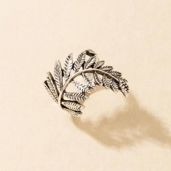 Elegant Silver Twisted Leaf Ring✨️ - Picture 5 of 10